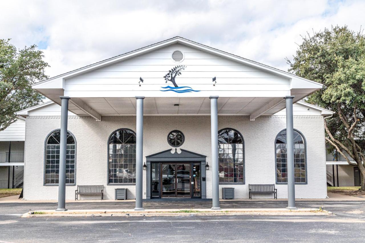 Lake View Inn Granbury Bagian luar foto