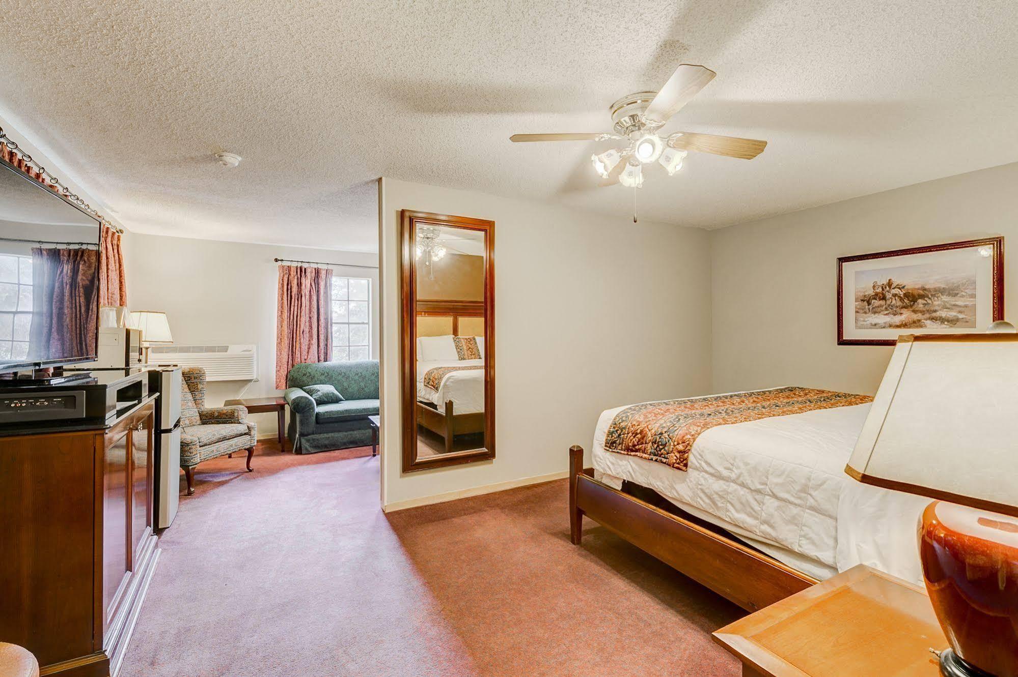 Lake View Inn Granbury Bagian luar foto