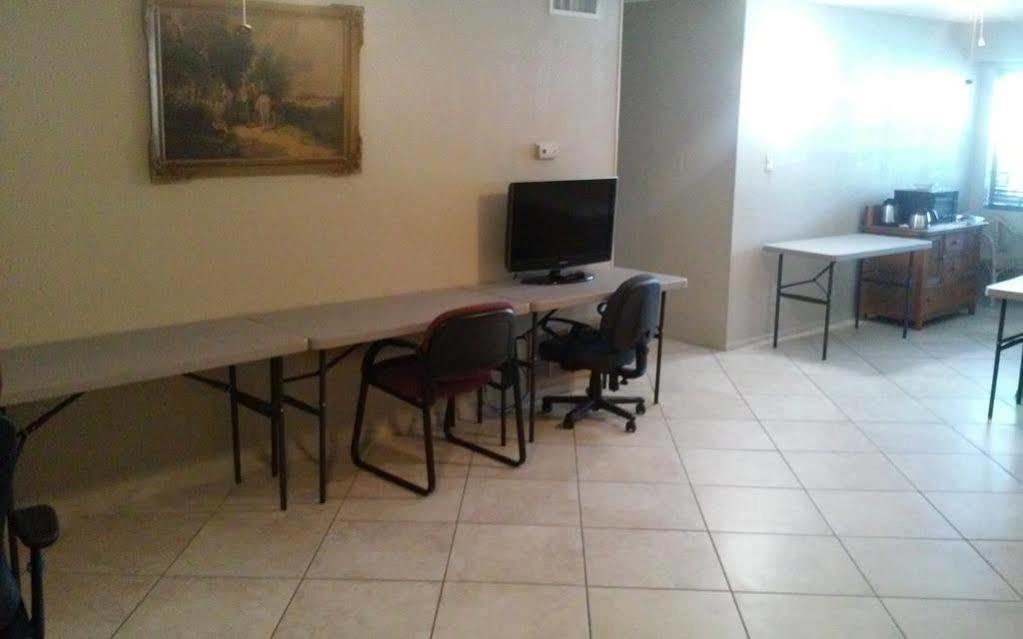 Lake View Inn Granbury Bagian luar foto