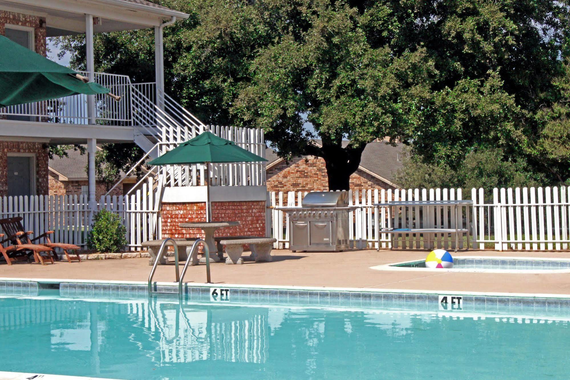 Lake View Inn Granbury Bagian luar foto